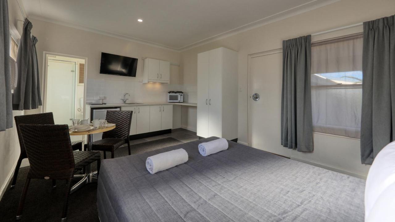 Cowra Motor Inn Exteriör bild