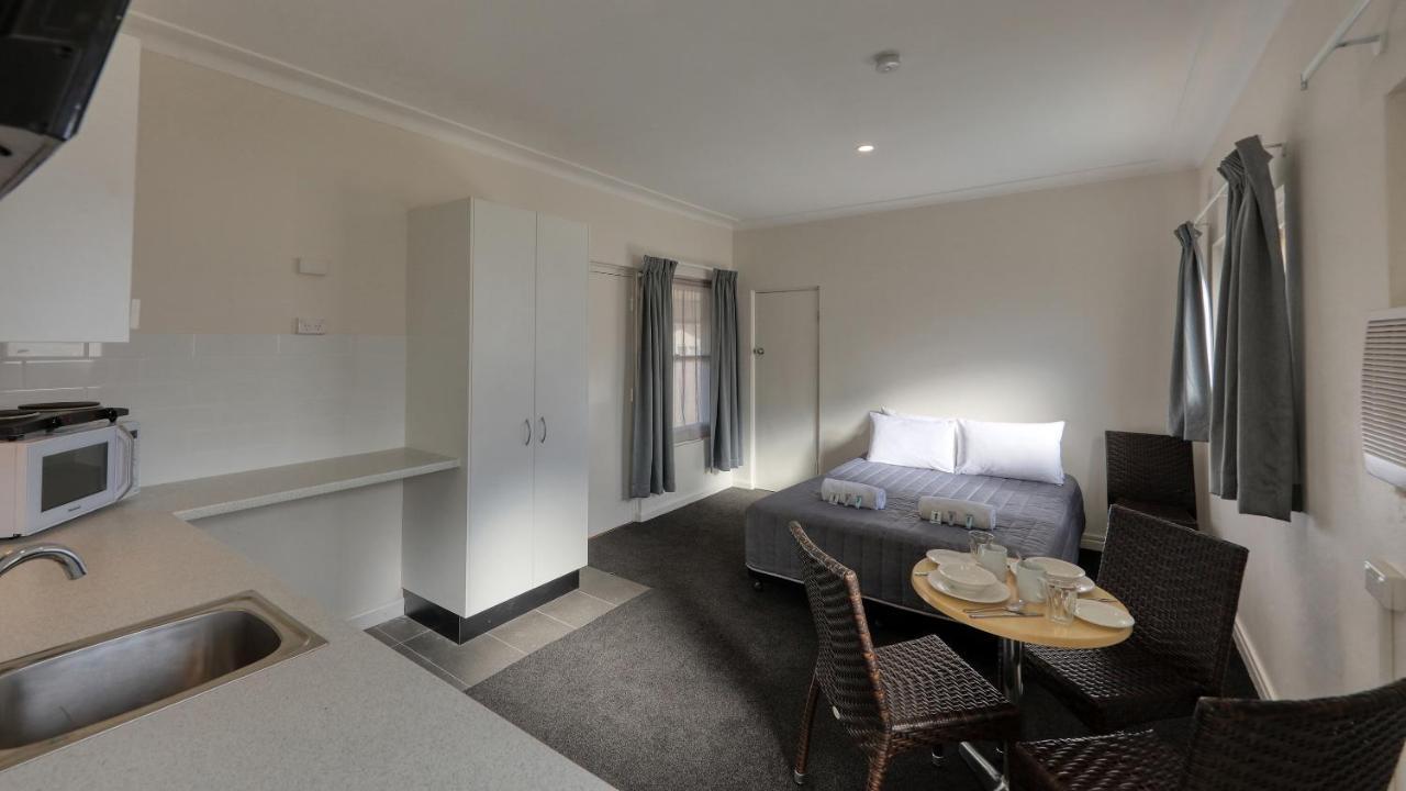 Cowra Motor Inn Exteriör bild