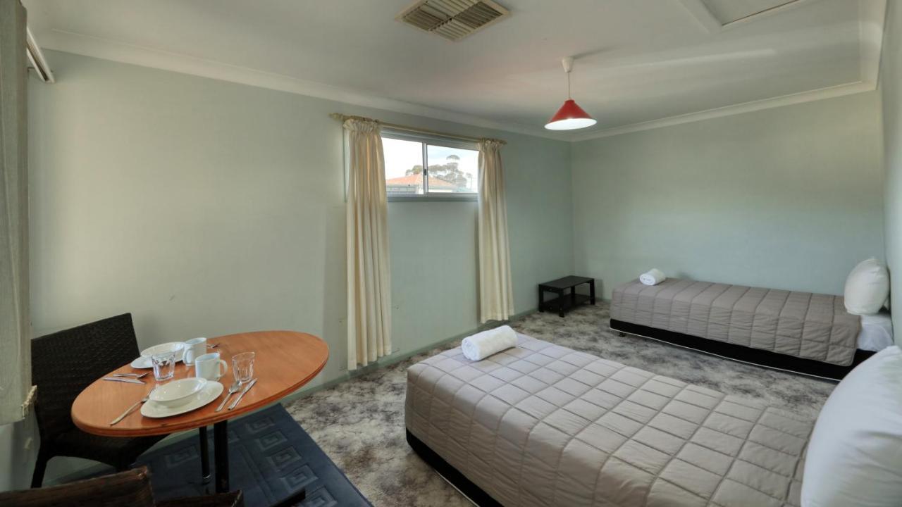 Cowra Motor Inn Exteriör bild